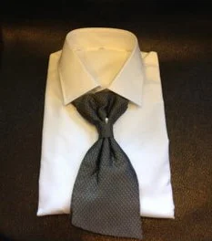 Chemise en tissu pique col cravate